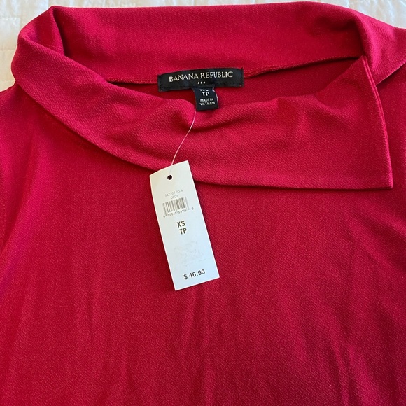 Beautiful Banana Republic sleeveless red top. - Picture 2 of 4